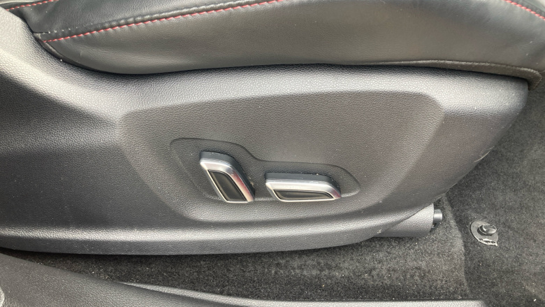 MG Hs 1.5 T-GDI Exclusive 5dr DCT Petrol Hatchback